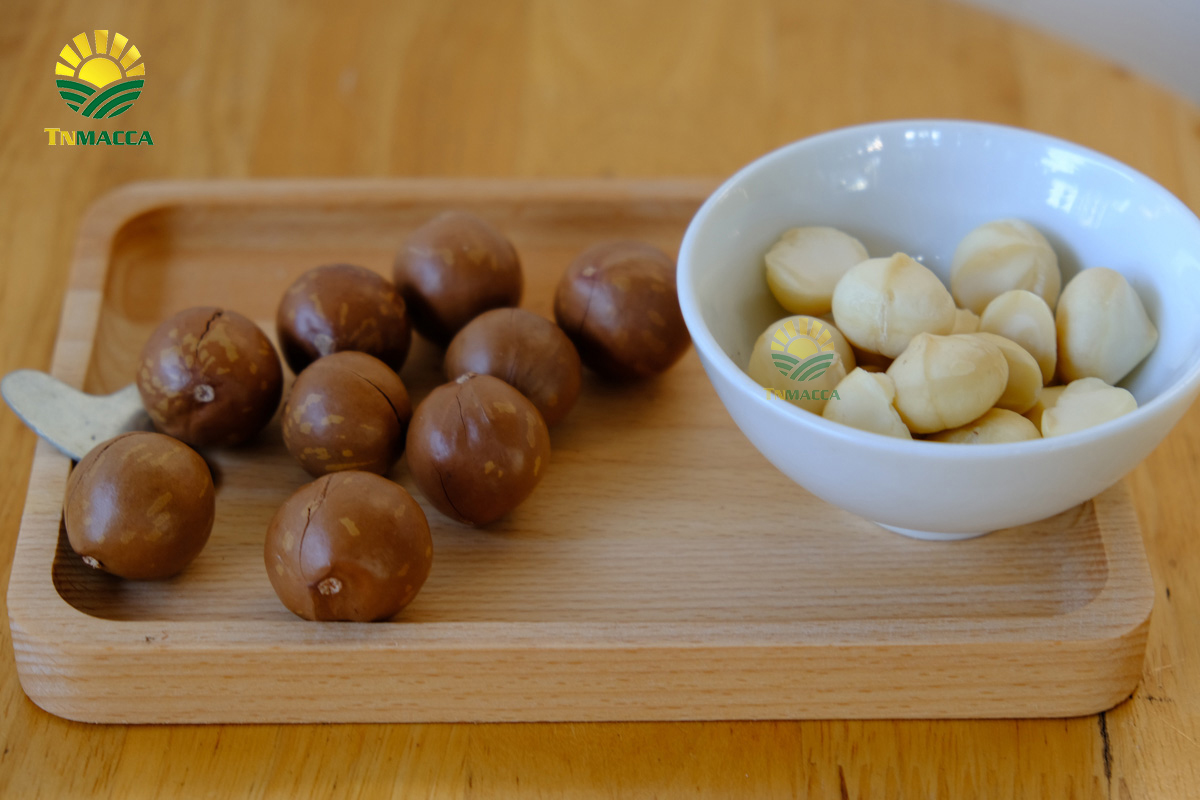 Hạt macca tách vỏ : 2 Cách tạo ra hạt macca tách vỏ